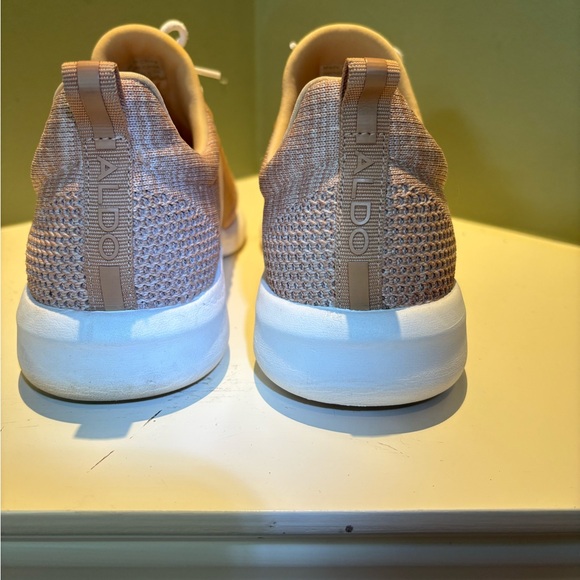 Aldo, US 8.5, salmon, and white mesh, very lightweight running shoes. - Picture 4 of 7